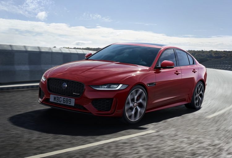 Jaguar ra mắt mẫu xe Jaguar XE nâng cấp hoàn toàn mới