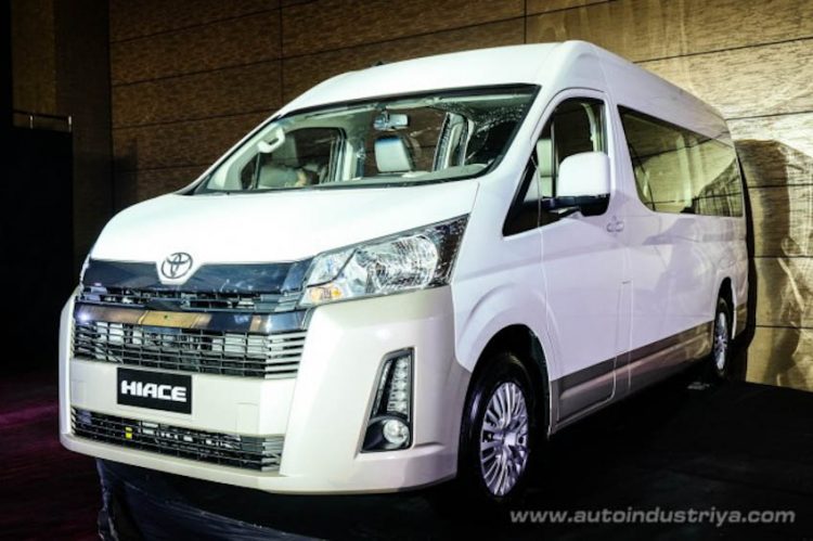 Toyota Hiace 2019 chính thức ra mắt, đối thủ trực tiếp Ford Transit