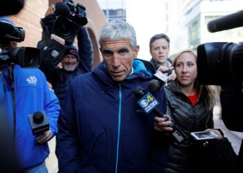 Trường hợp buộc thôi học đầu tiên trong vụ bê bối “chạy trường” tại Mỹ