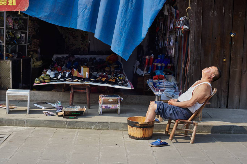 Trên đường phố Pengzhen, Thành Đô, Trung Quốc - Ảnh: Simon Urwin