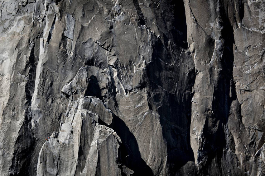 Hai nhà leo núi ở thung lũng Yosemite, California - Ảnh: Alex Palmer