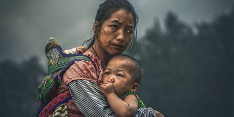 Bức ảnh ba mẹ con người H’Mông Yên Bái đoạt giải đặc biệt tại cuộc thi nhiếp ảnh danh giá - 00