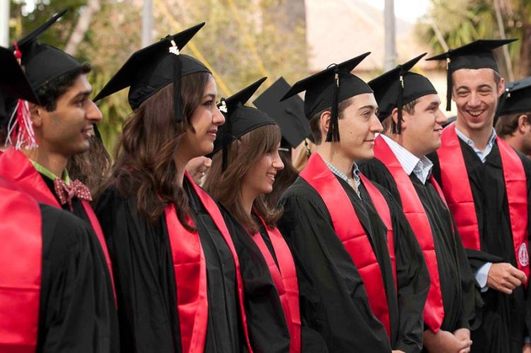 Các CEO nổi tiếng thế giới tốt nghiệp đại học nào? 16