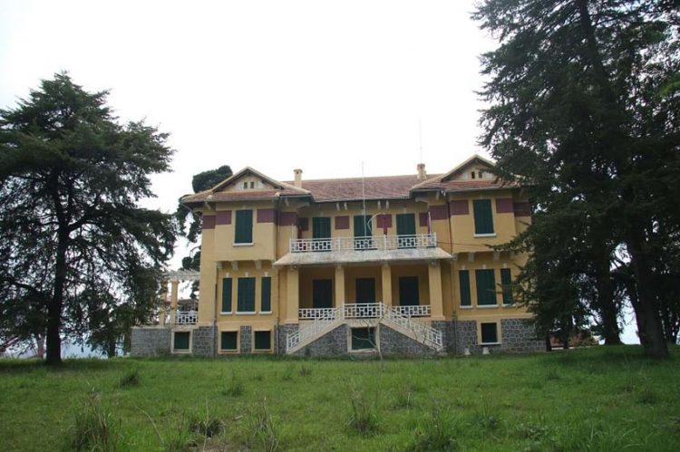 Dinh Tỉnh trưởng, công trình sẽ bị thay thế bằng khu cao ốc thương mại phức hợp, theo bản đồ án quy hoạch của KTS. Hồ Thiệu Trị. Ảnh: Nguyễn Vinh