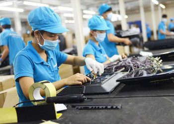 Theo đề xuất của Bộ Tài chính, doanh nghiệp siêu nhỏ, nhỏ sẽ áp mức thuế 15-17% thay vì 20% như hiện nay - Ảnh tư liệu Tuổi Trẻ