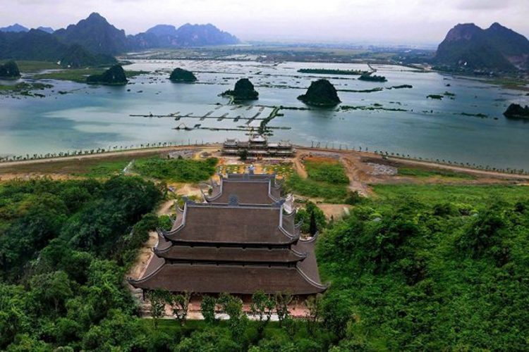 Quần thể chùa Tam Chúc (Hà Nam) nhìn từ trên cao. Ảnh: Internet