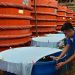 Sản xuất nước mắm truyền thống tại Phú Quốc. Ảnh: DƯƠNG ĐÔNG