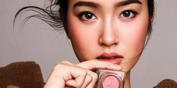 Những sản phẩm trang điểm không thể thiếu