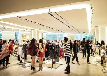 Giới trẻ Việt đang gia tăng đáng kể chi tiêu cho trang phục