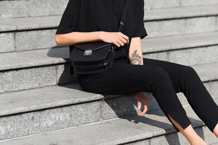 Hai set đồ màu đen cho hai phong cách khác nhau