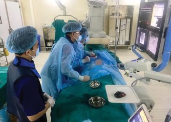 Loại bỏ u gan không cần phẫu thuật, đốt u bằng sóng viba