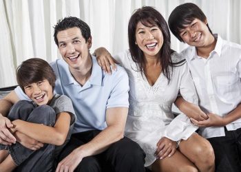 Cách dạy con hiểu về giới tính qua cảnh trên phim