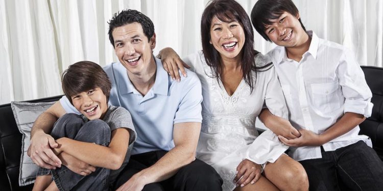 Cách dạy con hiểu về giới tính qua cảnh trên phim