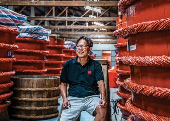 Doanh nhân Cường Phạm trong xưởng nước mắm Red Boat ở Phú Quốc