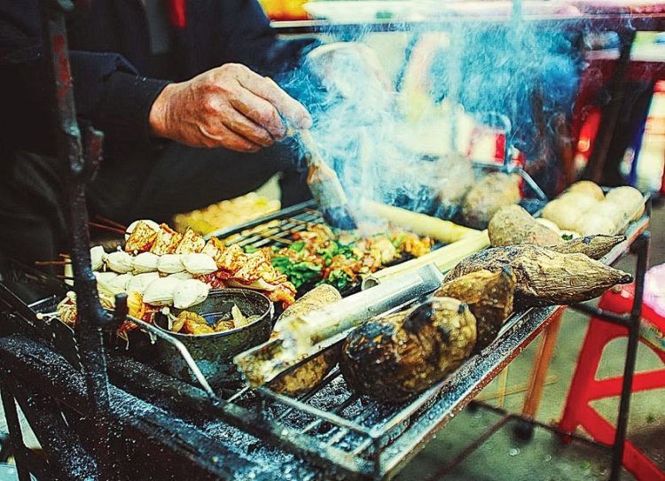 Món nướng bán ngoài trời ở Sa Pa