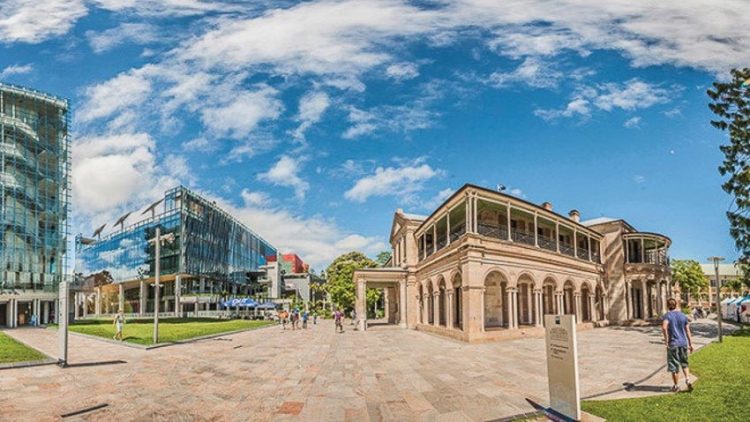 Đại học Công nghệ Queensland tặng học bổng 25% học phí