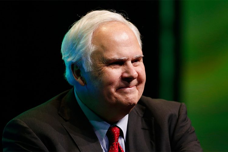 Frederick Smith - Cha đẻ của dịch vụ chuyển phát nhanh xuyên đêm - anh 1