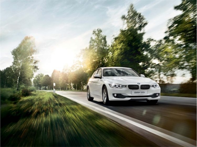 Mừng Lễ 30-4, Thaco tặng 50% thuế trước bạ cho khách hàng mua xe BMW 320i, 218i và 118i