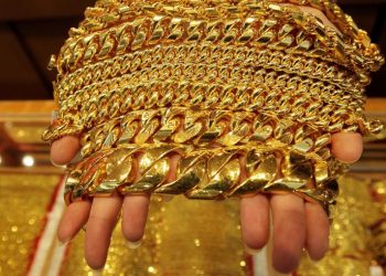 Giá vàng châu Á rơi xuống mức thấp của 1 tuần