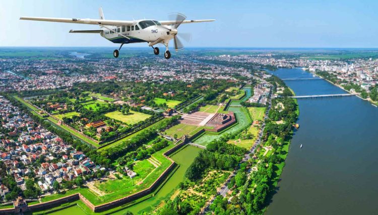 Chuyến bay ngắm cảnh tại Đà Nẵng sẽ mang đến cho du khách góc nhìn thú vị từ trên cao.