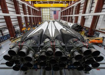 SpaceX hoãn vụ phóng thương mại đầu tiên của tên lửa Falcon Heavy vì thời tiết