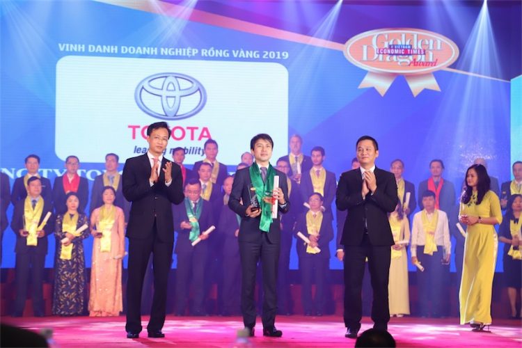 Toyota Việt Nam vinh dự nhận giải thưởng rồng vàng lần thứ 18 - 01