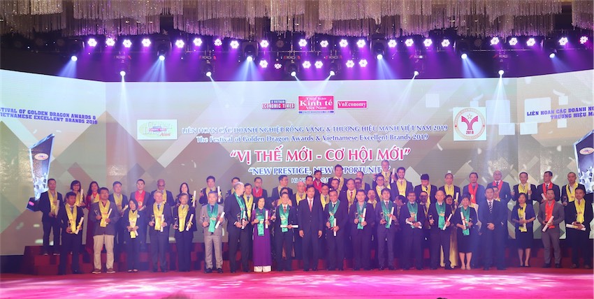 Toyota Việt Nam vinh dự nhận giải thưởng rồng vàng lần thứ 18 - 02
