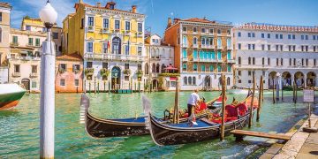 Du lịch lễ 30-4: Tour Côn Đảo và tuyến châu Âu