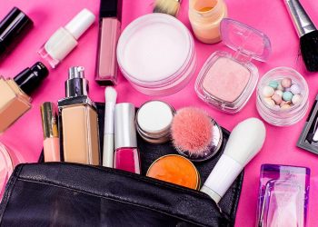 các món đồ trang điểm