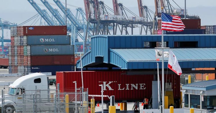 Cuộc chiến thuế quan Mỹ-EU có thể gây tổn thất nặng nề cho kinh tế toàn cầu