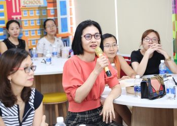 Các bậc phụ huynh cùng chia sẻ những quan tâm, thắc mắc trong việc nuôi dạy con