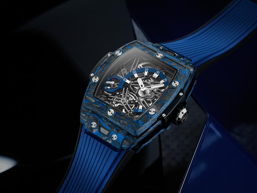 Spirit of Big Bang Tourbillon 42mm với bộ vỏ từ Carbon cùng tính năng thay dây nhanh One Click lần đầu tiên được tích hợp trên mẫu đồng hồ này