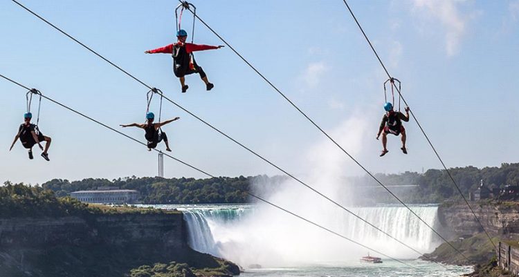 Lướt zipline là một cách ngoạn cảnh rất thú vị