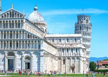 Tháp nghiêng Pisa, Ý