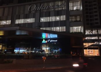 Oakwood Residence Saigon giảm thiểu các thiết bị điện trong Giờ Trái Đất.