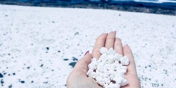 Popcorn Beach hoặc Popcorn Bay - Bãi biển bỏng ngô ở Tây Ban Nha 5