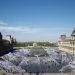 Tác phẩm sắp đặt khổng lồ ở bảo tàng Louvre bị du khách phá hủy sau vài giờ ra mắt