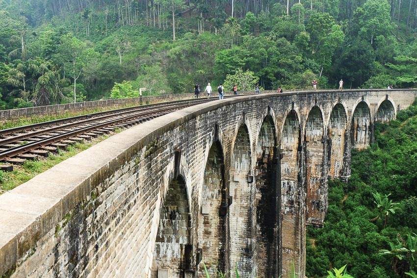 Cầu Chín Nhịp (Nine Arches Bridge) ở Ella