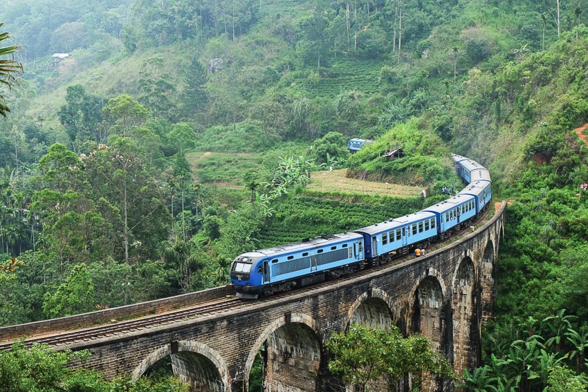 ÄoÃ n tÃ u Ä‘i qua cÃ¢y cáº§u ChÃ­n Nhá»‹p (Nine Arches Bridge) á»Ÿ Ella