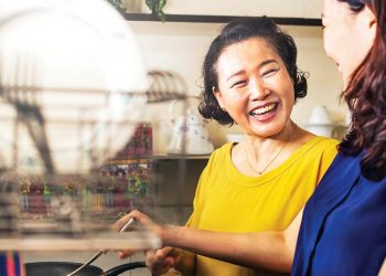 Những “bà mẹ bao cấp”