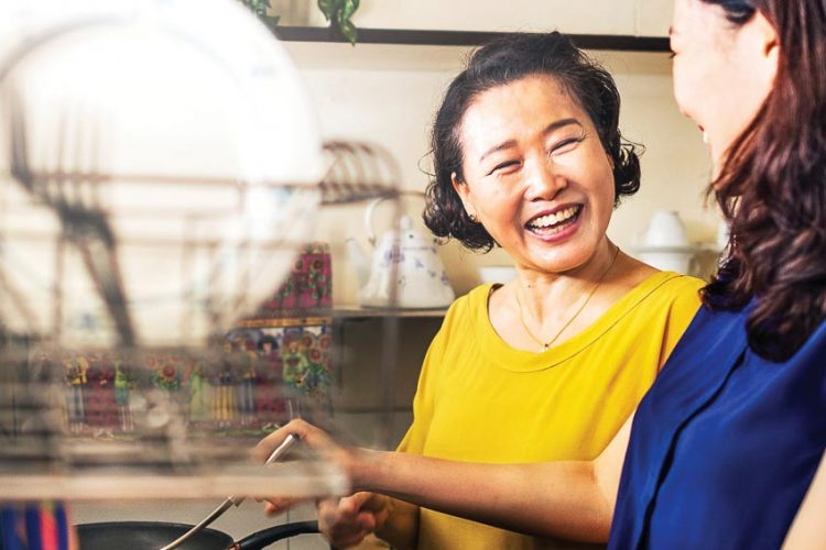 Những “bà mẹ bao cấp”