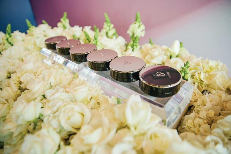 Không gian trưng bày sản phẩm mới Radiant Cream to Powder Foundation