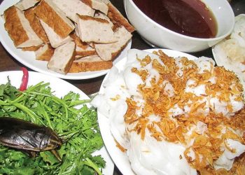 Bánh cuốn Hàng Gà có nước mắm cà cuống