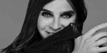Carine Roitfeld giữ vị trí tư vấn phong cách cho thương hiệu Karl Lagerfeld