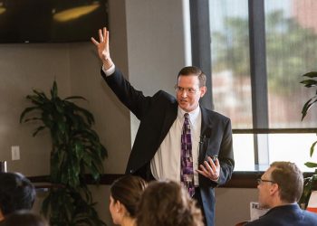 Học cách lựa chọn và quản trị như một nhà sáng lập