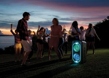 Khuấy động không khí bữa tiệc với loa bluetooth party 9