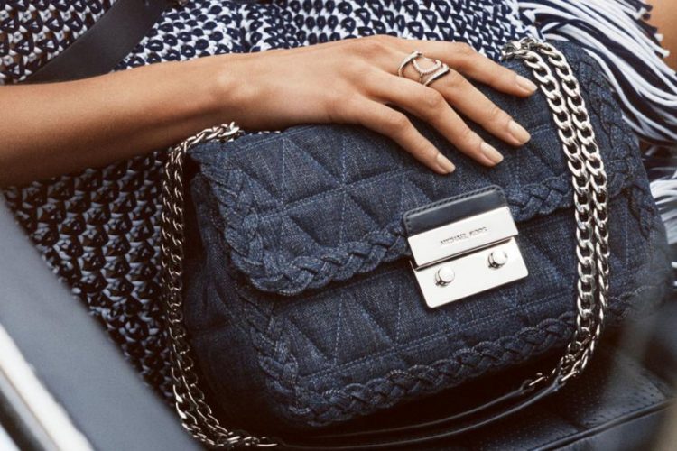 Thanh lịch với túi xách màu đen