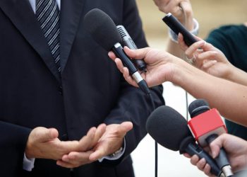 Chuyện nhà tôi: Trả lời trong… khủng hoảng truyền thông