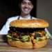 Bánh hamburger “khủng” mừng triều đại Lệnh Hòa