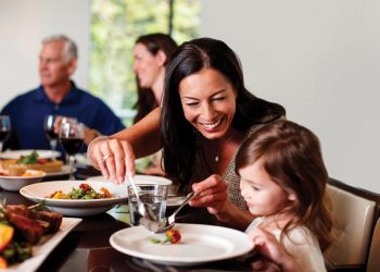 Đón Ngày của Mẹ tại Nhà hàng Saigon Café